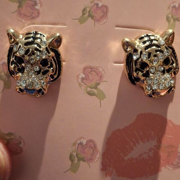 18K Gold Plated Lion Rhinestone Stud Earrings - Picture 3 of 7